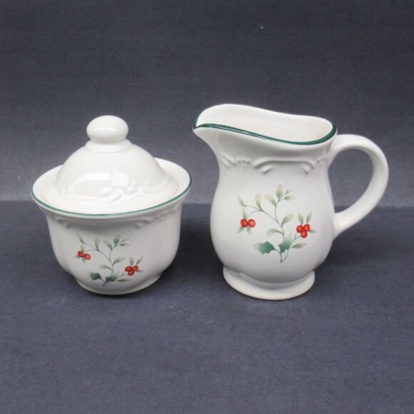 Pfaltzgraff China WINTER BERRY WINTERBERRY Creamer, Sugar Bowl with Lid - Picture 1 of 4